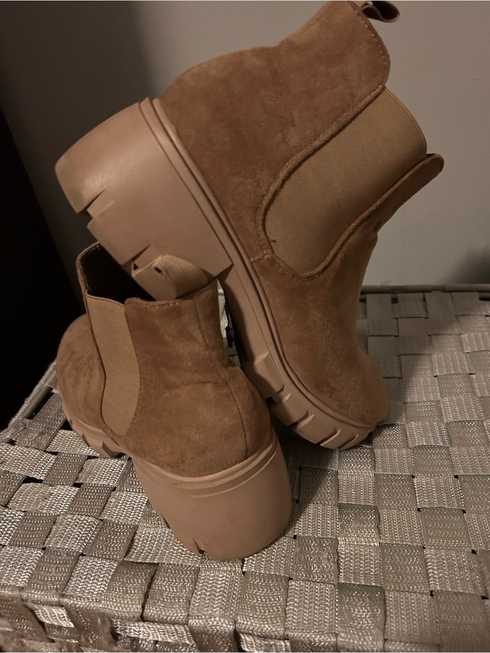 Women's Chunky Chelsea Boot - Tan Suede